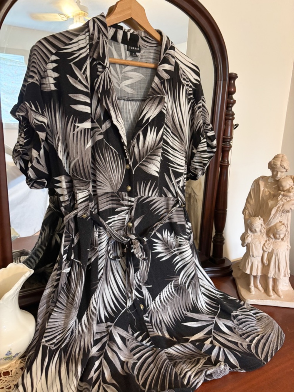 TORRID Black & White Palm Print Button-Front Dress Size 0 Plus Size